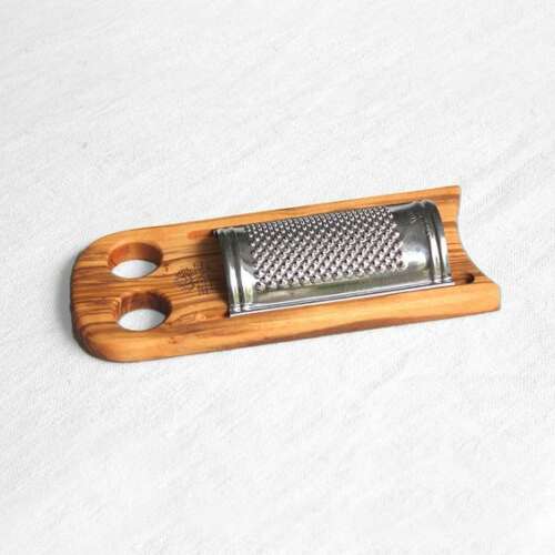 Râpe en Bois d’olivier et Acier Inoxydable
